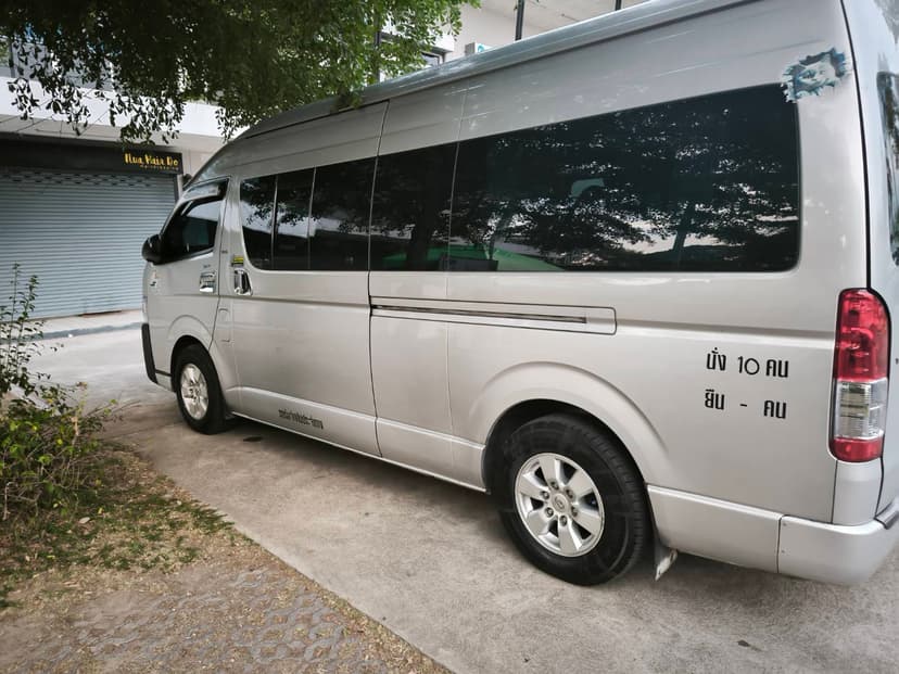 Toyota Commuter van interior