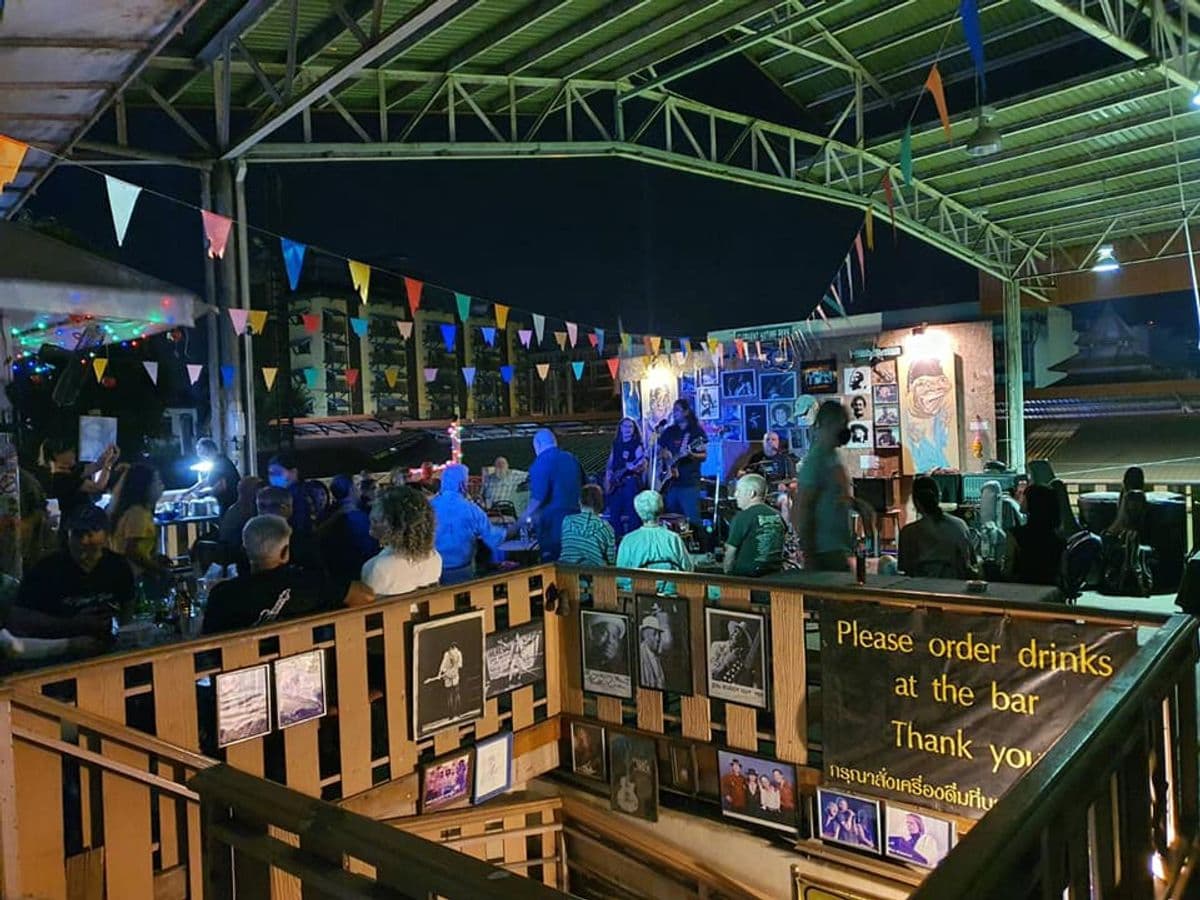 Live Music House 6