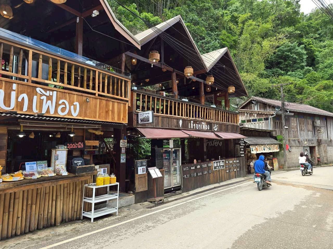Mae Kampong Village & Nature Experience 8